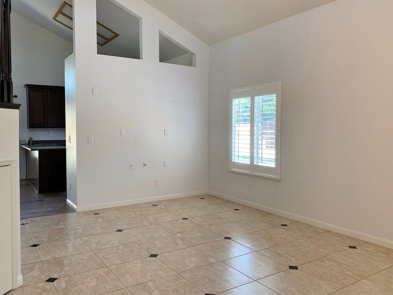 1060 Hemlock Ct - Photo 2 of 33