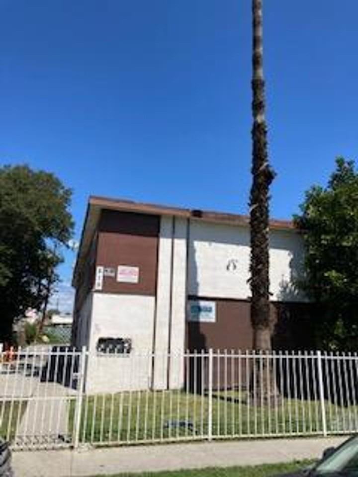 1687B - Photo 2 of 9