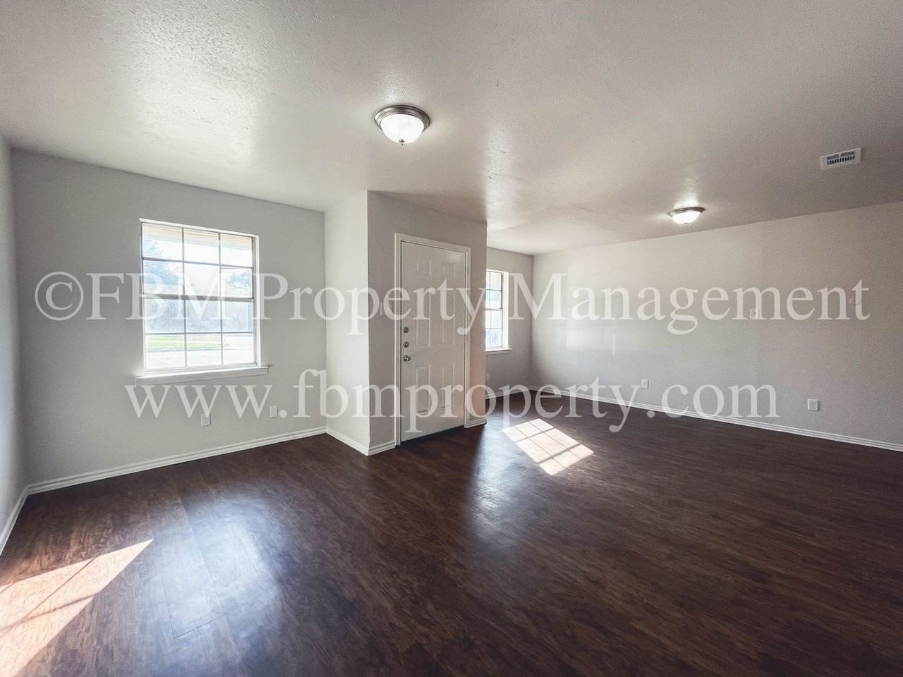 1603 S Hall St #B - Photo 2 of 10