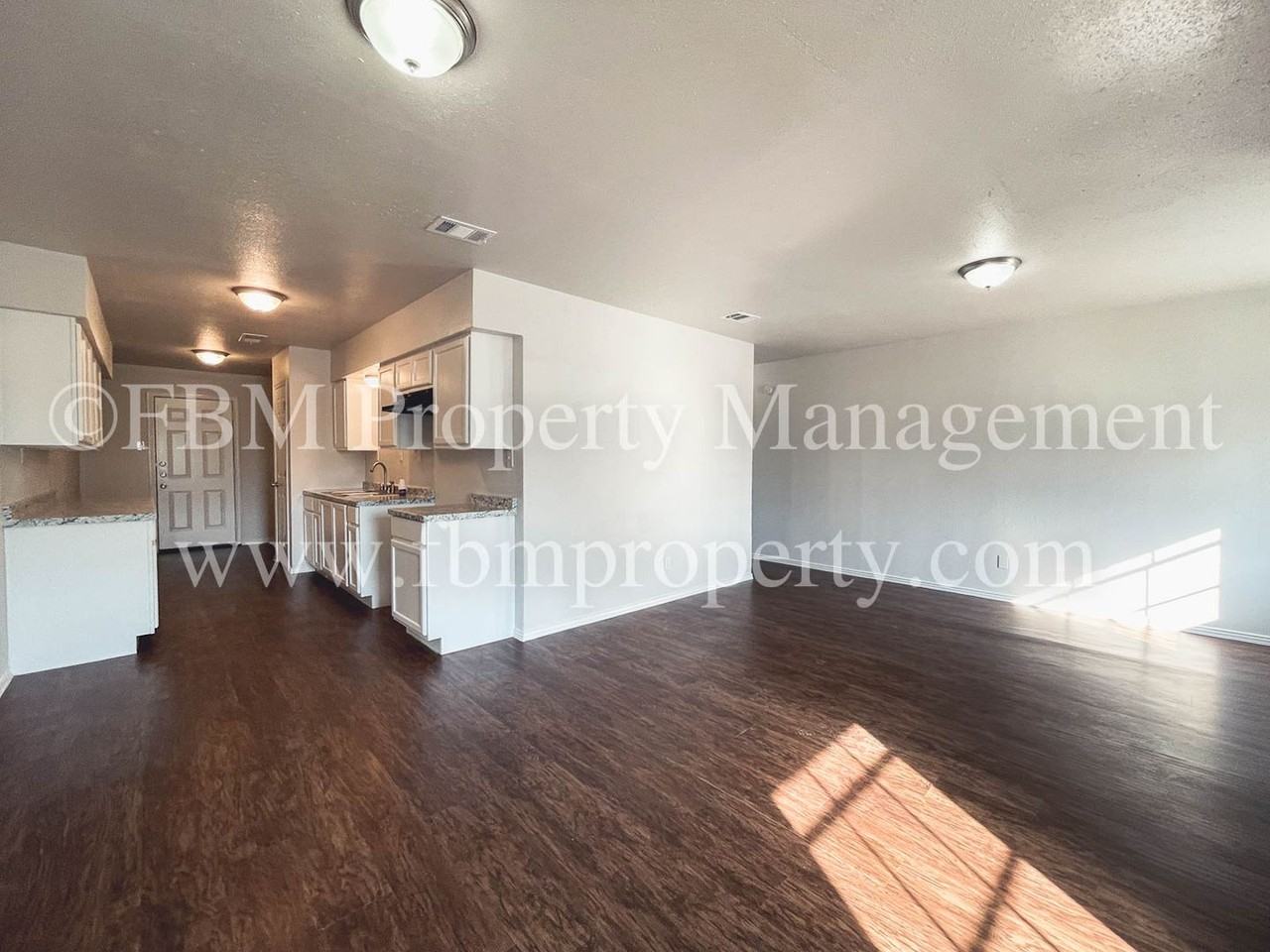 1603 S Hall St #B - Photo 3 of 10