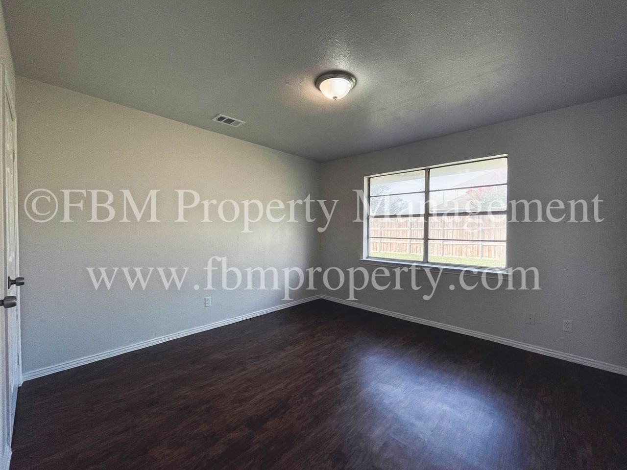 1603 S Hall St #B - Photo 7 of 10