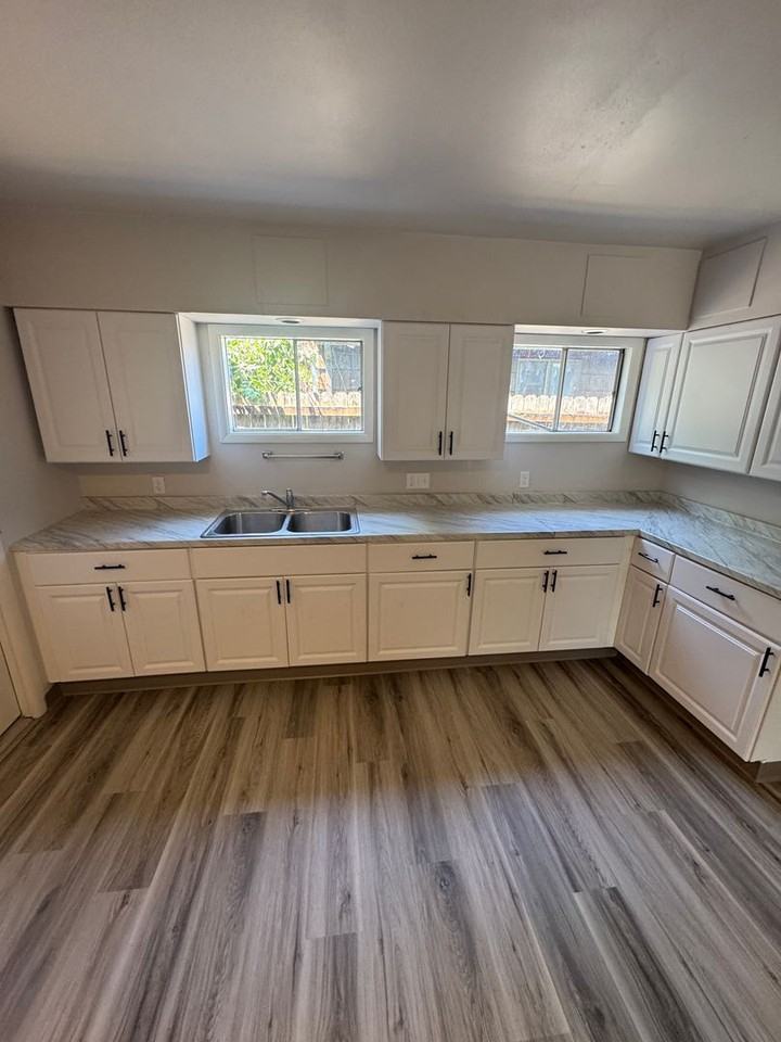 1325 Sw Western Blvd - Photo 3 of 11