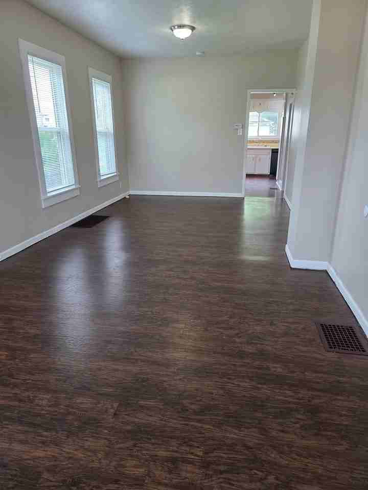 1505 31st St - Photo 3 of 9