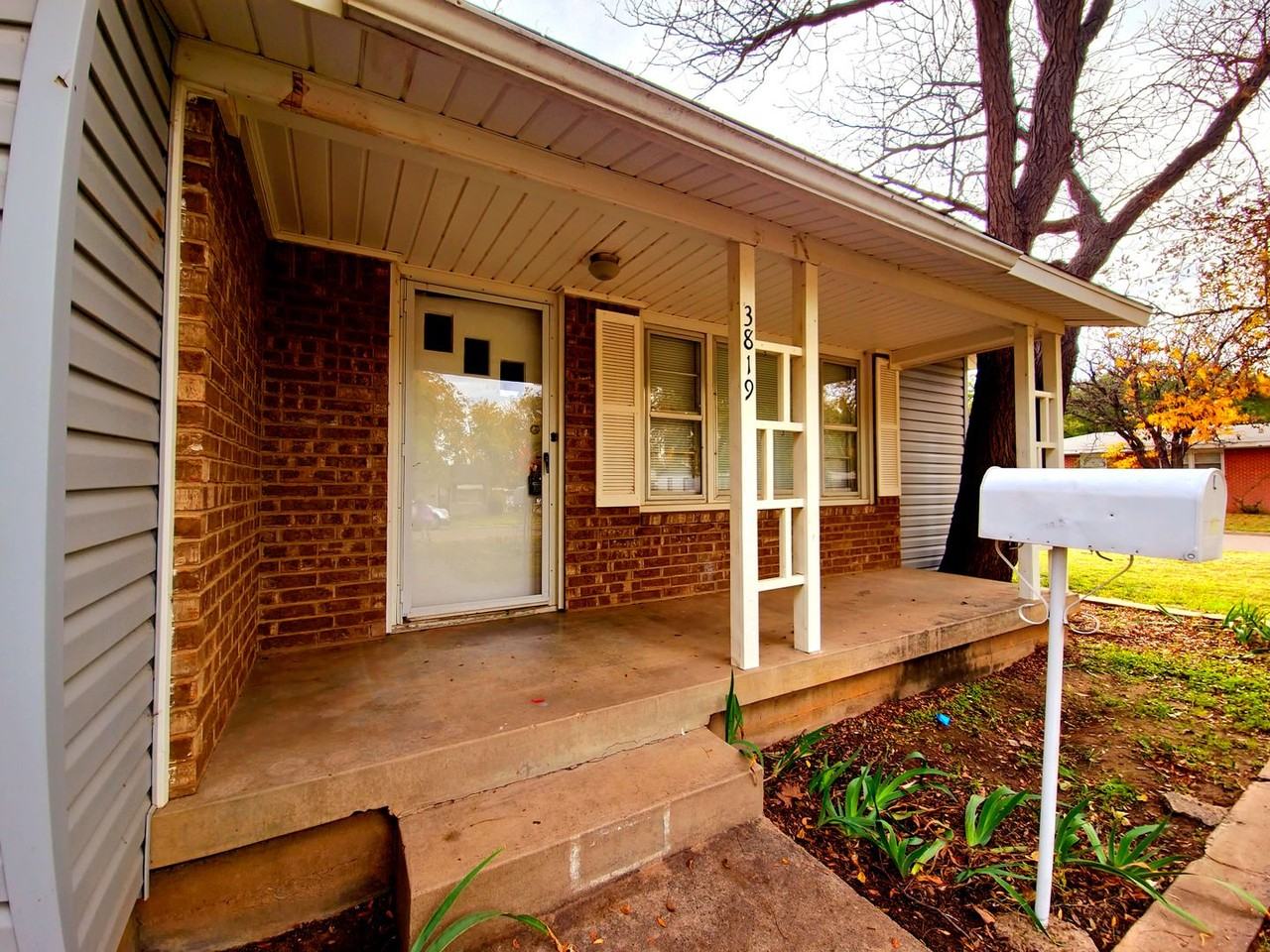 3819 33rd St - Photo 3 of 16