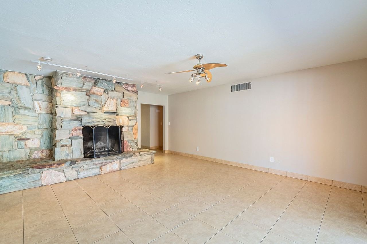 5802 W Frier Dr - Photo 3 of 39