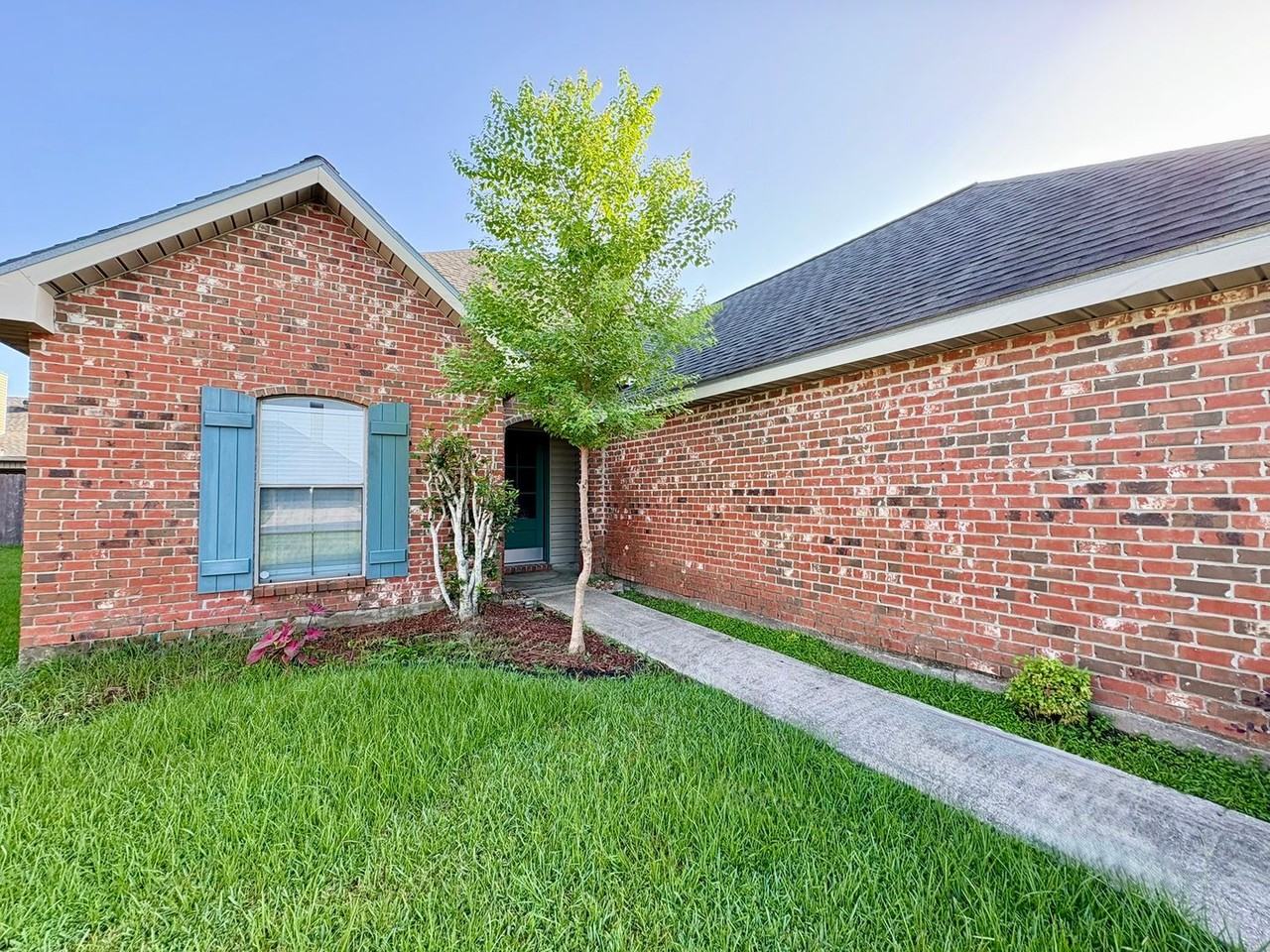 121 Troubadore Dr - Photo 2 of 25