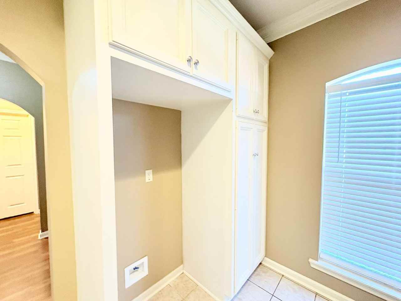 121 Troubadore Dr - Photo 7 of 25