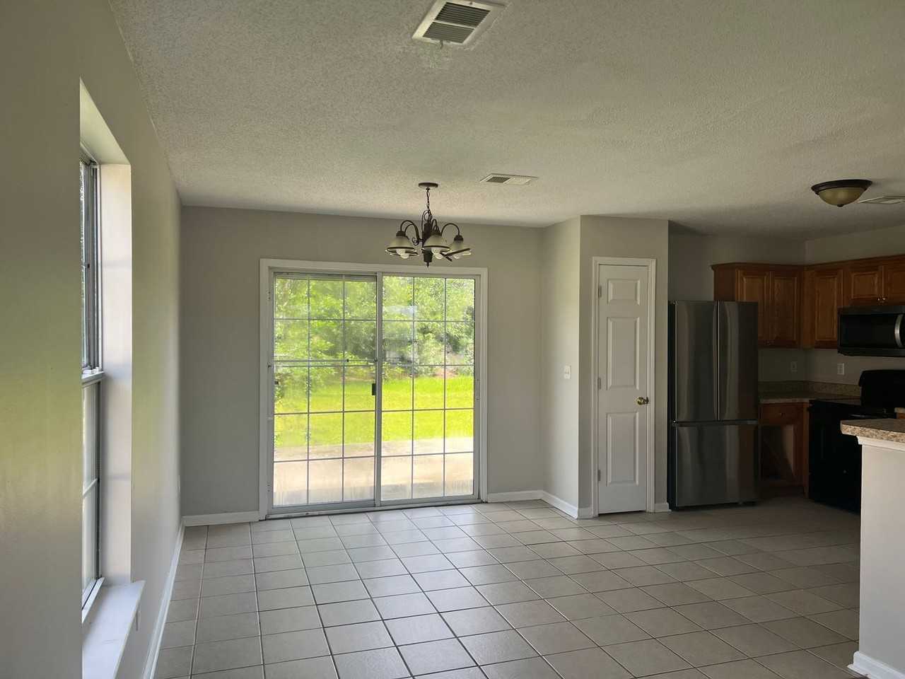 5020 Sandlake Ct - Photo 4 of 15