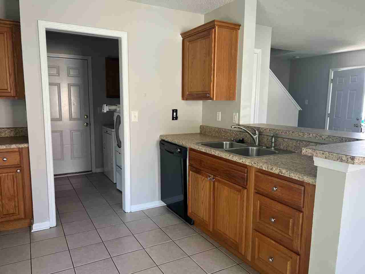 5020 Sandlake Ct - Photo 5 of 15