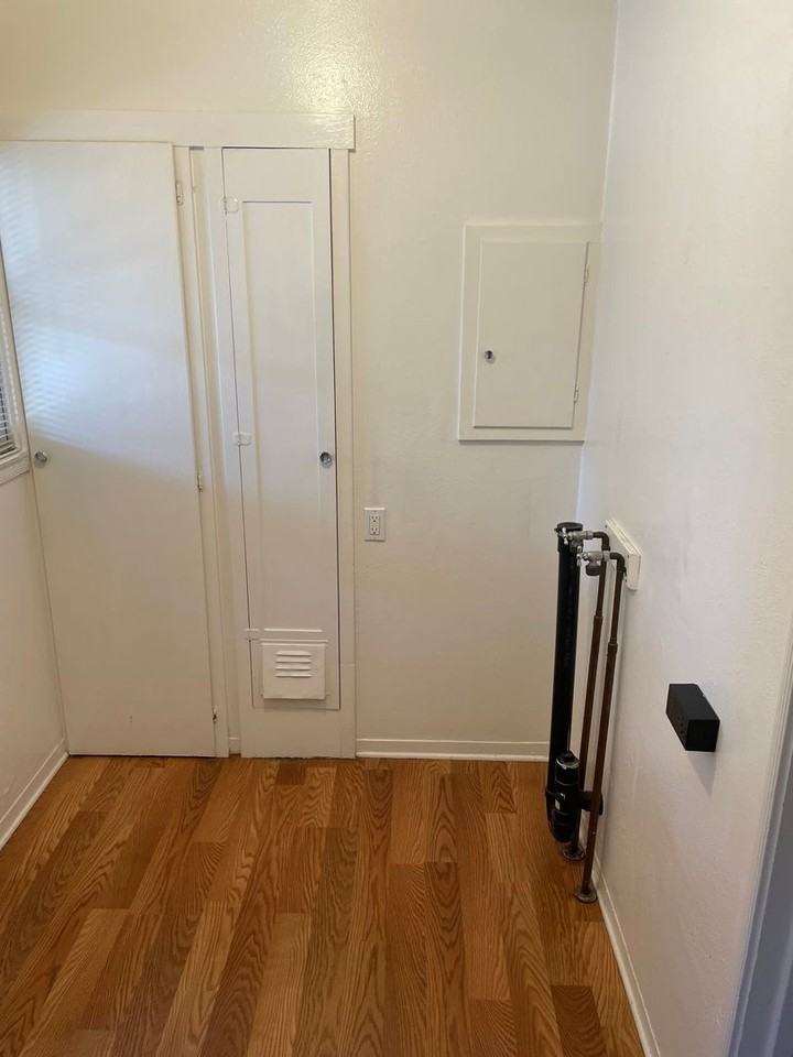 557 40th St - Photo 7 of 14