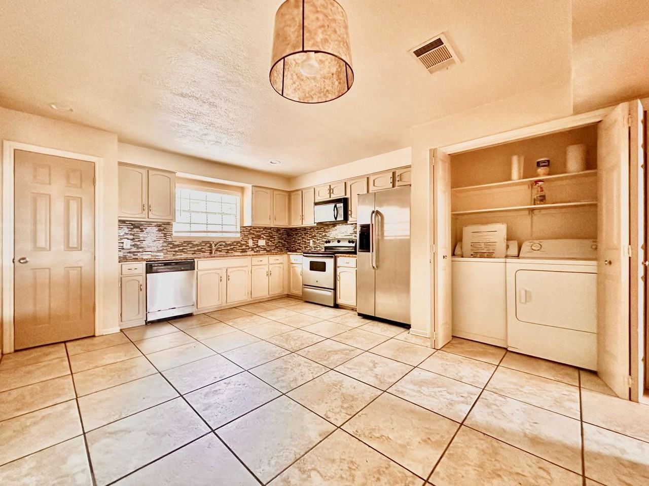 2106 Kippling Dr - Photo 2 of 10