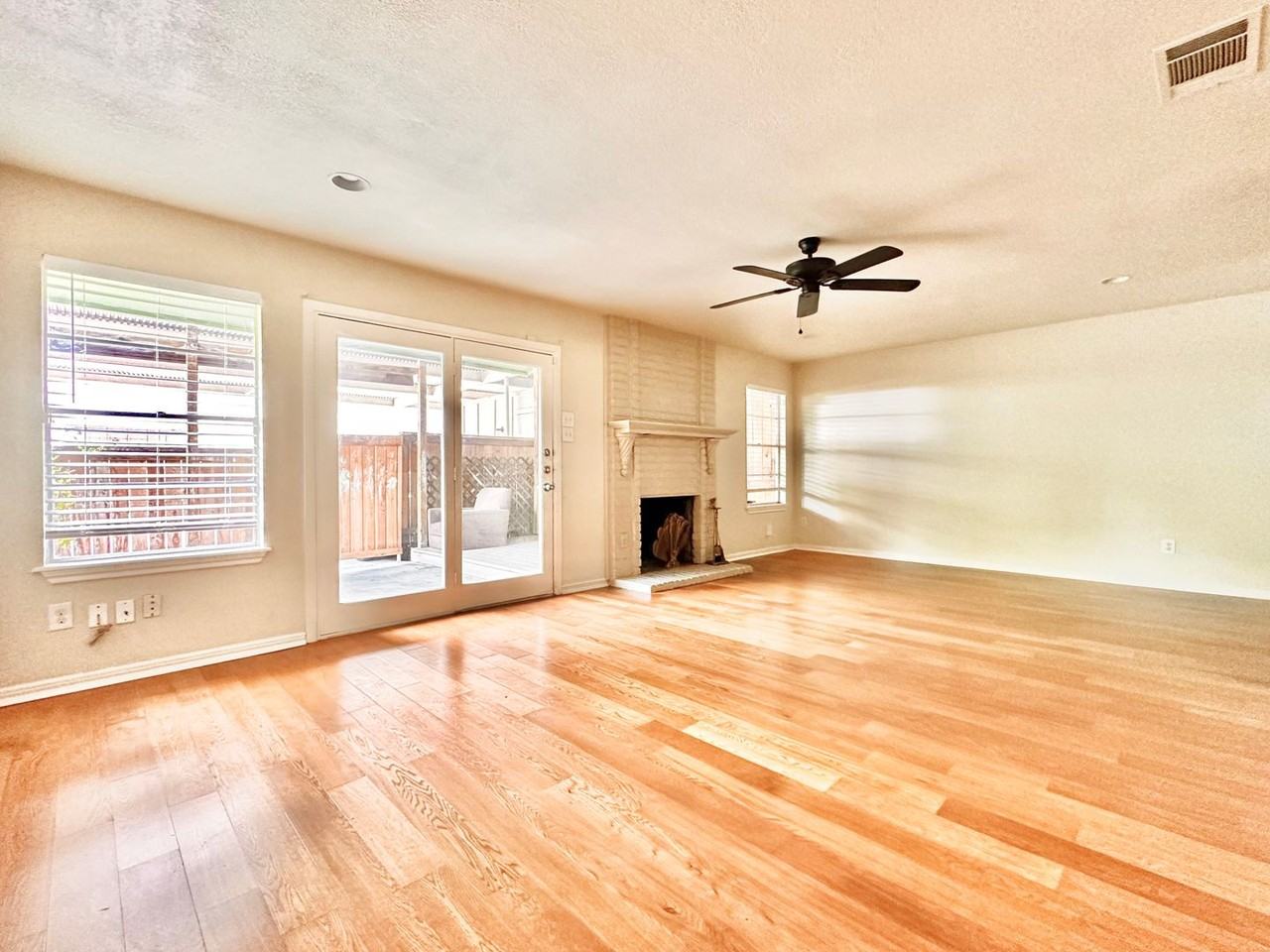2106 Kippling Dr - Photo 3 of 10