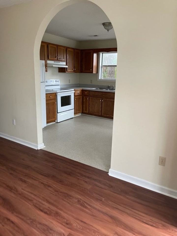 208 E Broad St - Photo 2 of 13