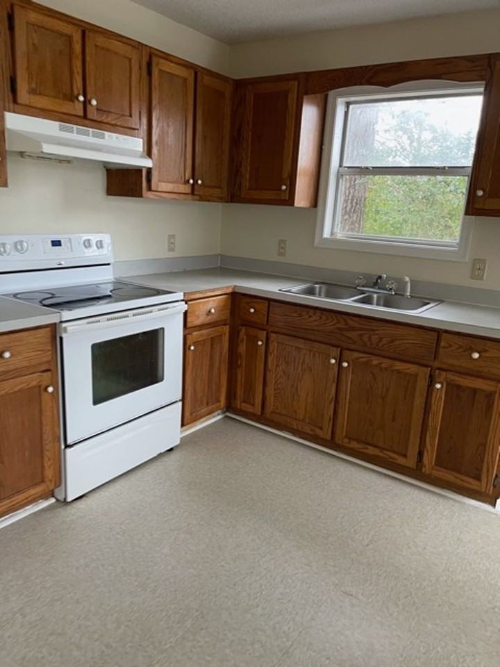 208 E Broad St - Photo 3 of 13