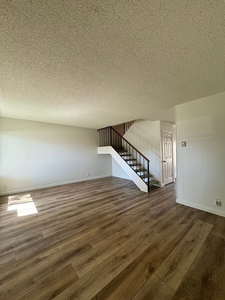 2910 S Sycamore St #D - Photo 2 of 15