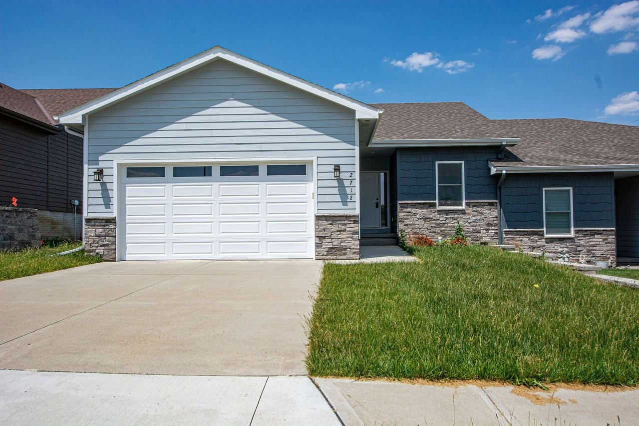 2712 Viking Cir - Photo 3 of 27