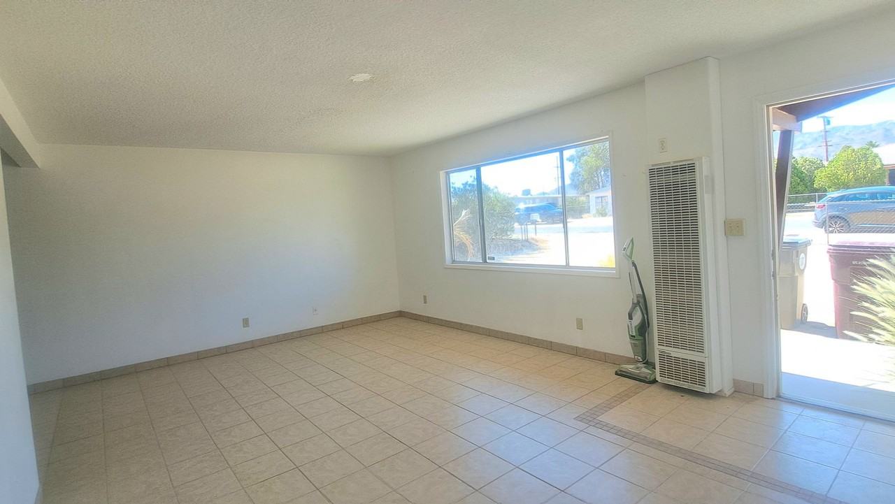 72204 Sun Valley Dr - Photo 3 of 15