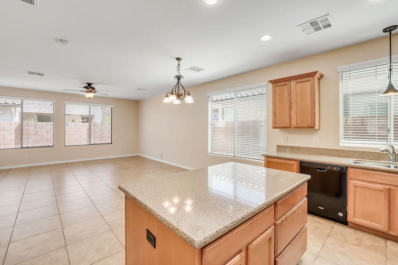 19054 E Seagull Dr - Photo 7 of 35