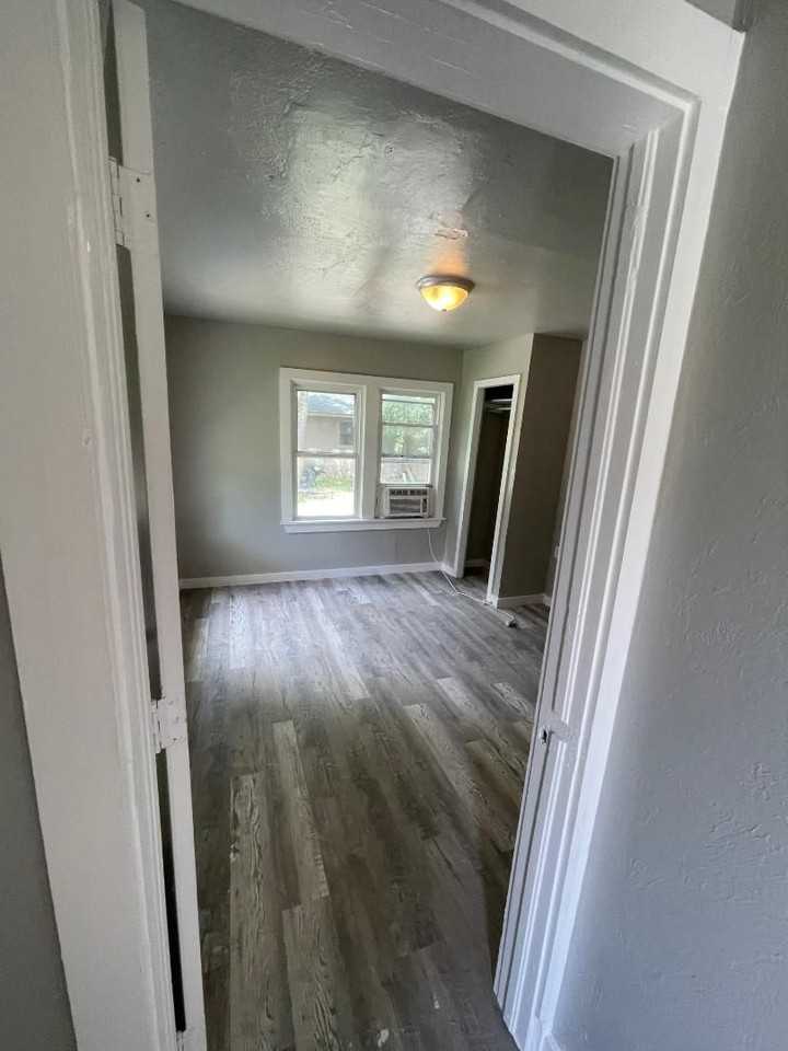 623 E Acres St - Photo 3 of 11