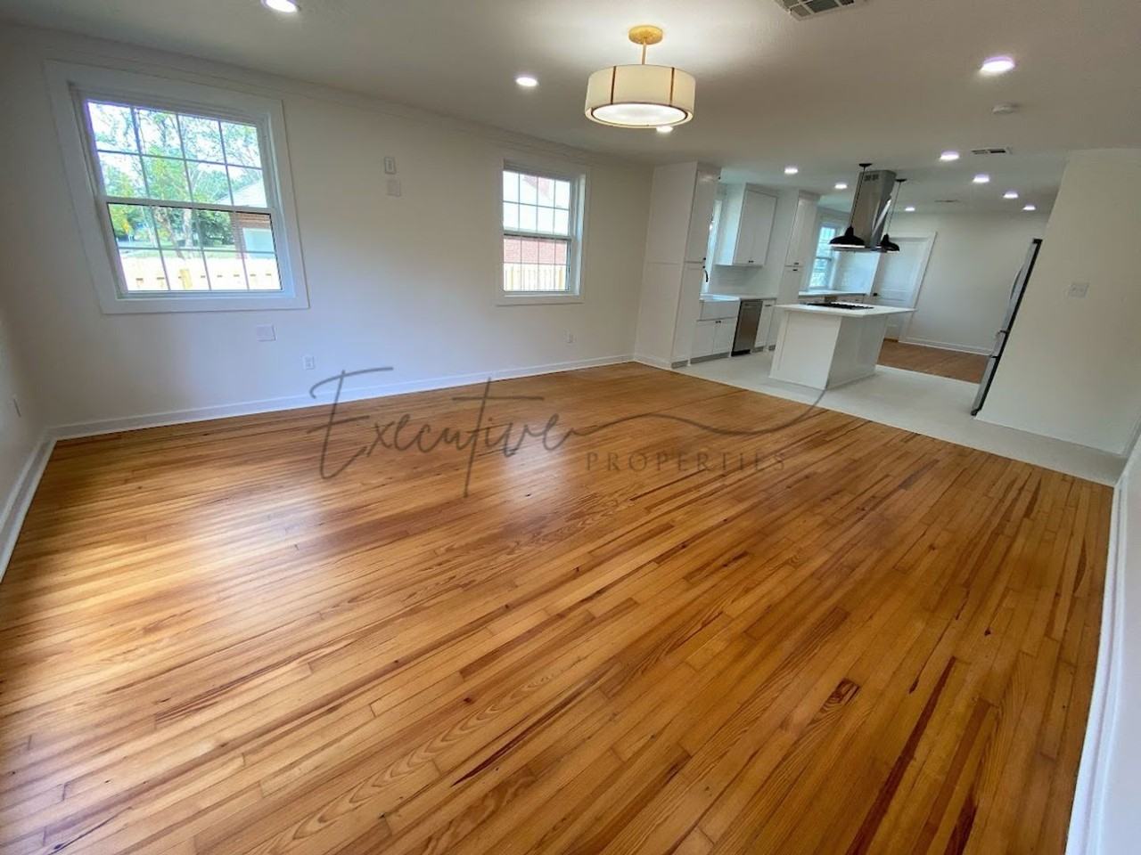 1805 Riverside Dr - Photo 2 of 35