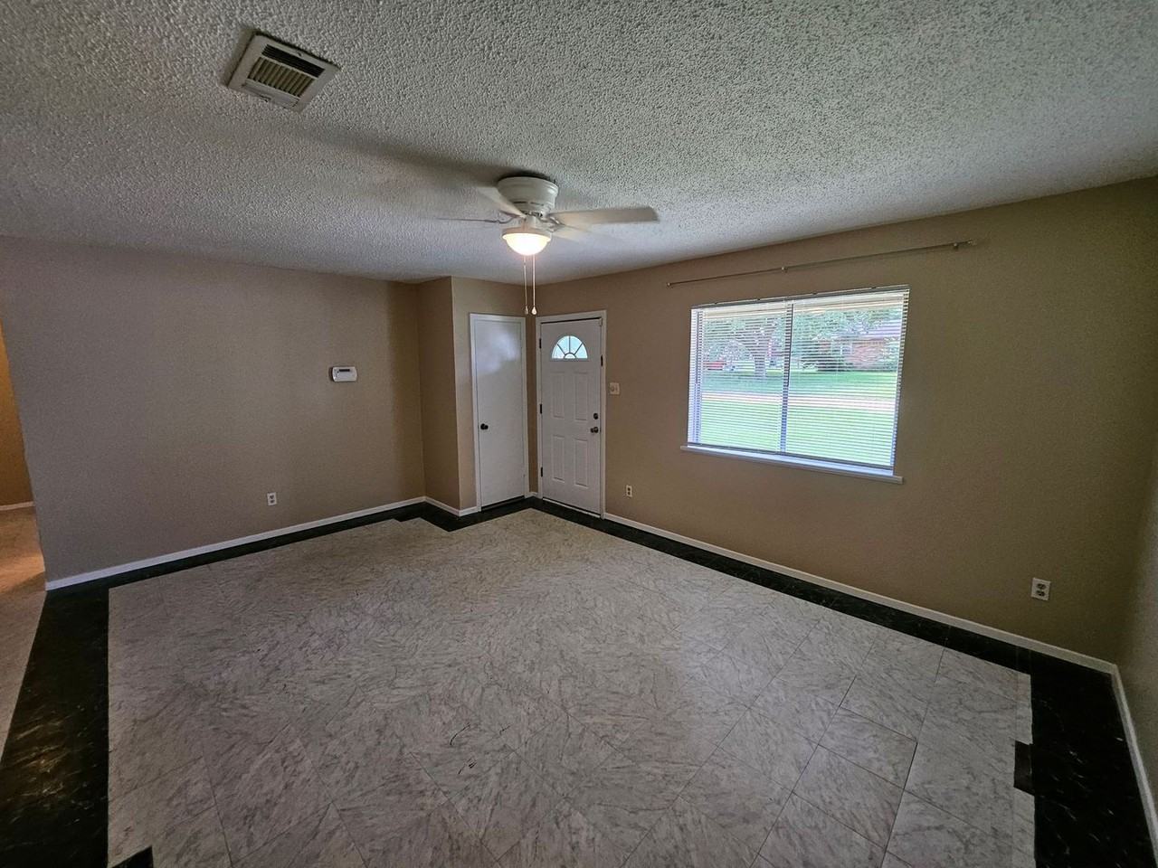 214 Ivy St - Photo 2 of 17