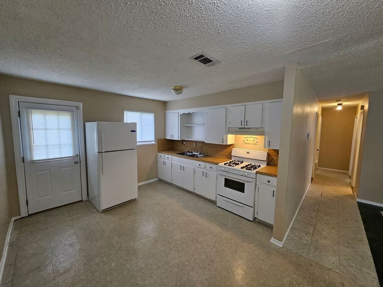 214 Ivy St - Photo 3 of 17