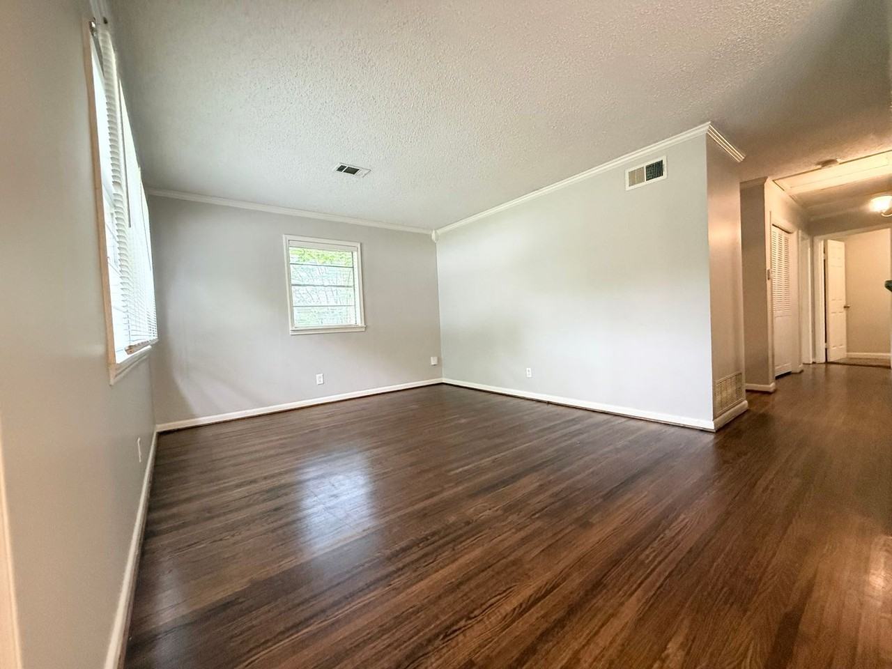 9115 Oak Grove Ln - Photo 2 of 24