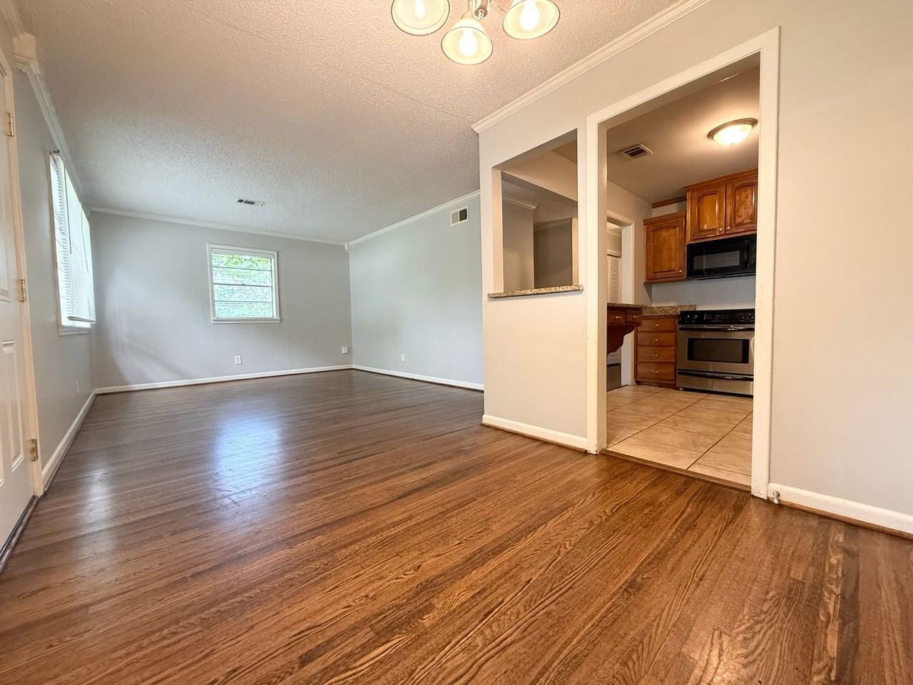 9115 Oak Grove Ln - Photo 4 of 24