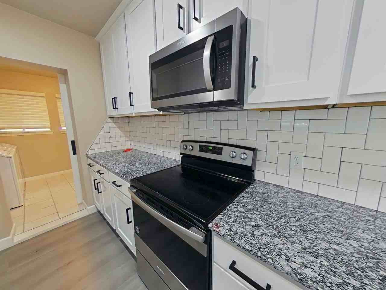 1720 Nw Cherry Ave - Photo 6 of 16