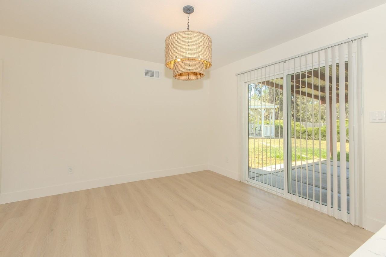 6180 Veemac Ave - Photo 7 of 37