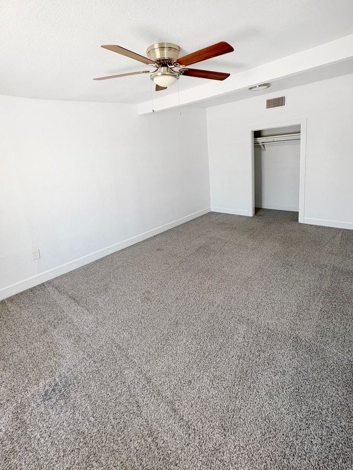 1405 W Princess Jeanne Dr - Photo 3 of 11