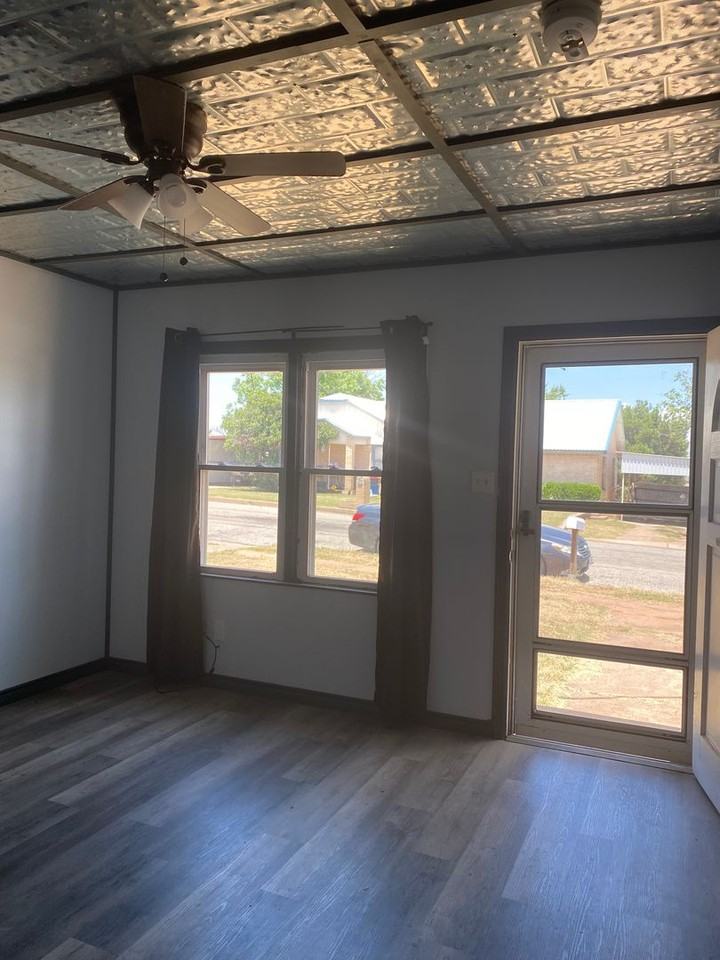 710 E Arkansas Ave - Photo 4 of 10