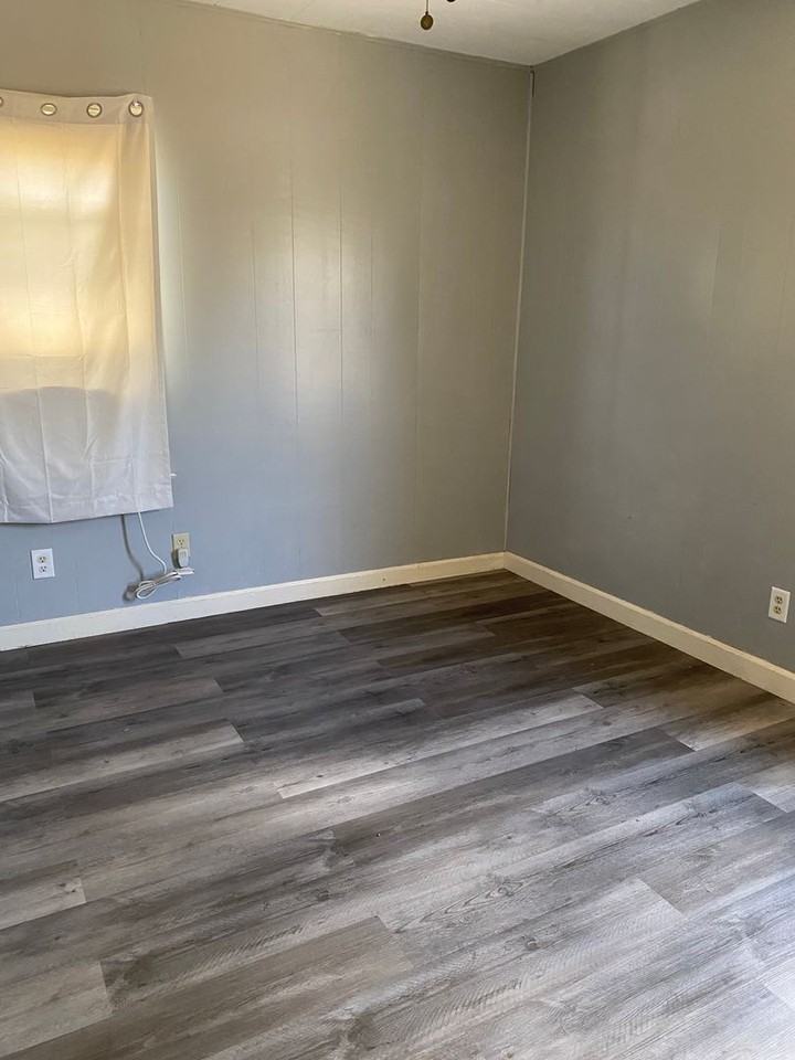 710 E Arkansas Ave - Photo 6 of 10