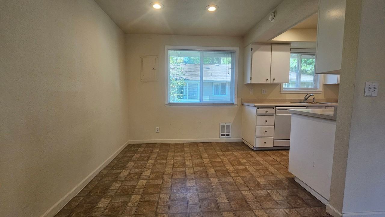 5024 212th St Sw - Photo 5 of 13