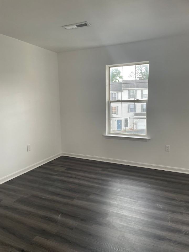 53 Mall Rd - Photo 2 of 12