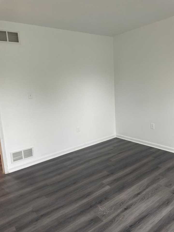 53 Mall Rd - Photo 3 of 12