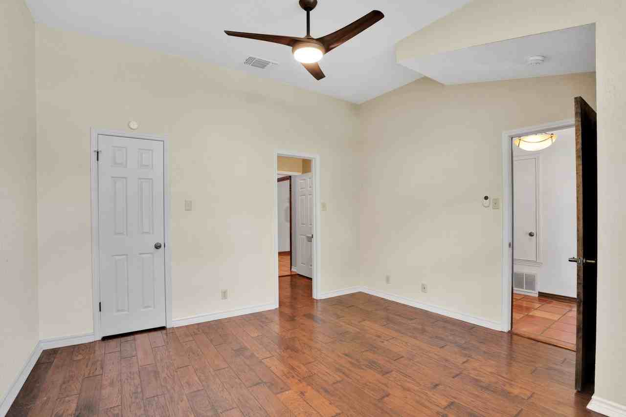 2607 Knights Walk - Photo 5 of 29