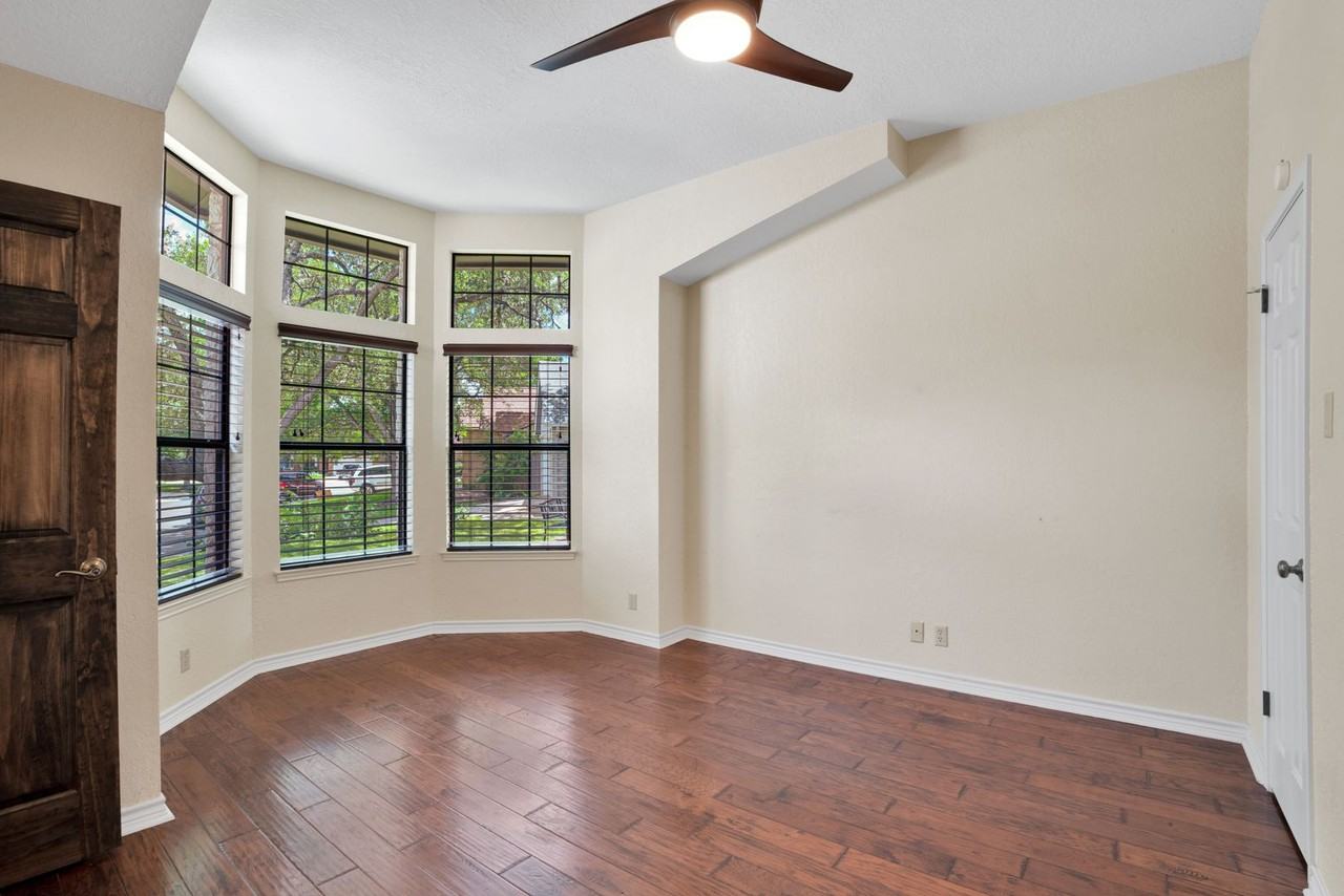 2607 Knights Walk - Photo 6 of 29