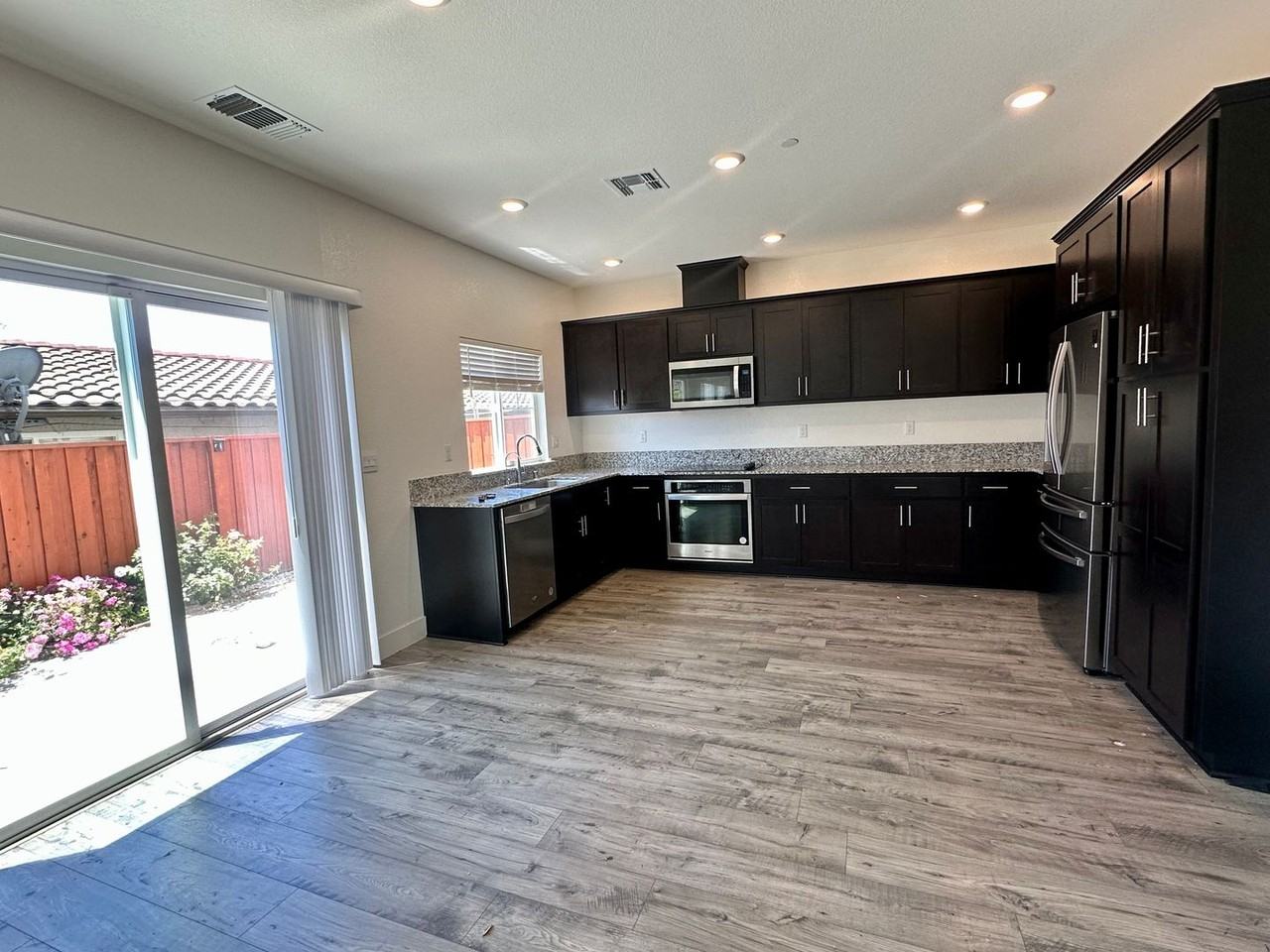 70 Mountainside Way - Photo 3 of 10