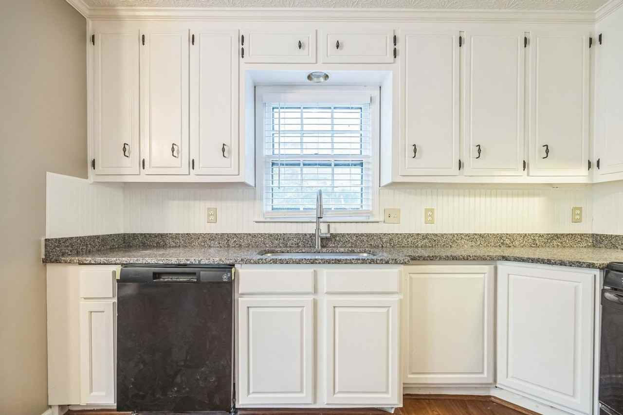 240 Brandenburgh Cir - Photo 6 of 30