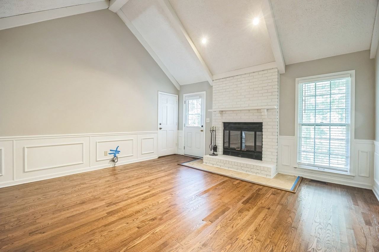 240 Brandenburgh Cir - Photo 2 of 31