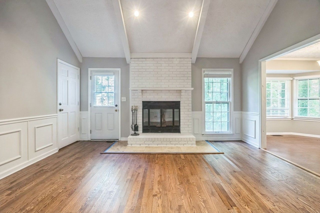240 Brandenburgh Cir - Photo 3 of 31