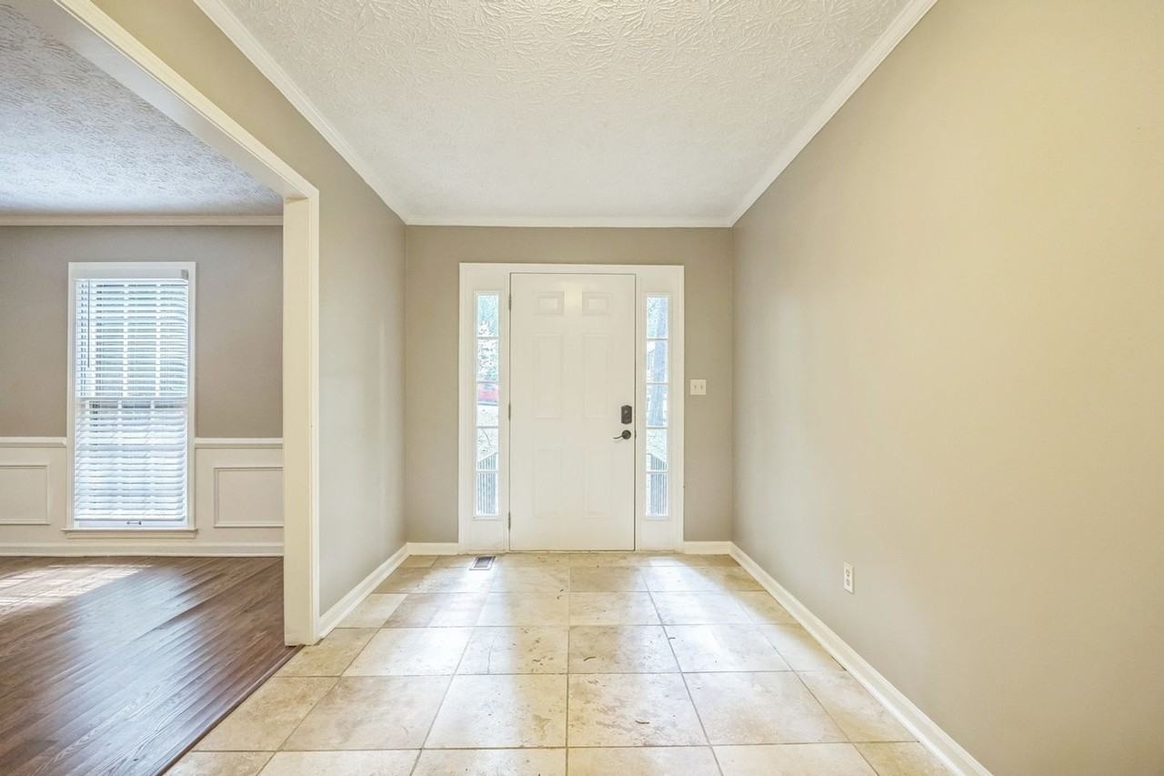 240 Brandenburgh Cir - Photo 6 of 31