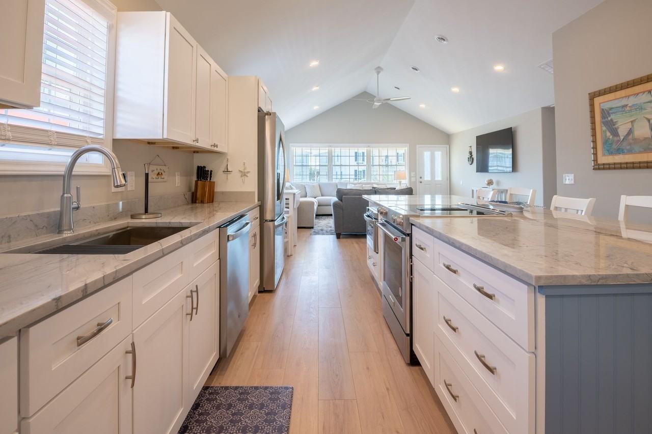 421 Fish N Hooks @ 421 Fort Fisher Blvd. N - Photo 6 of 34