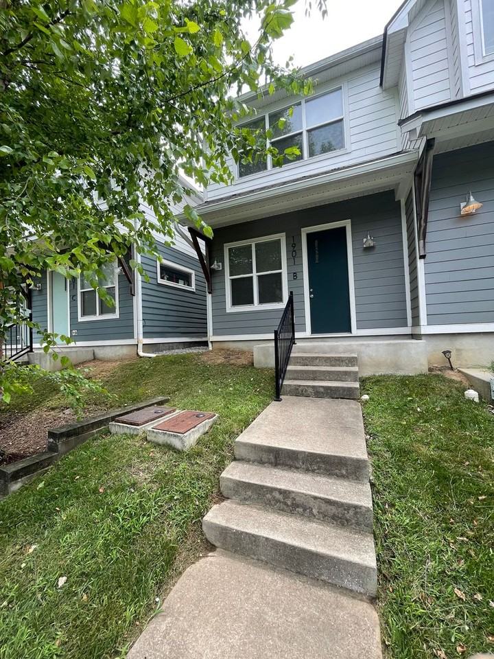 1901 Meridian St Apt B - Photo 2 of 24