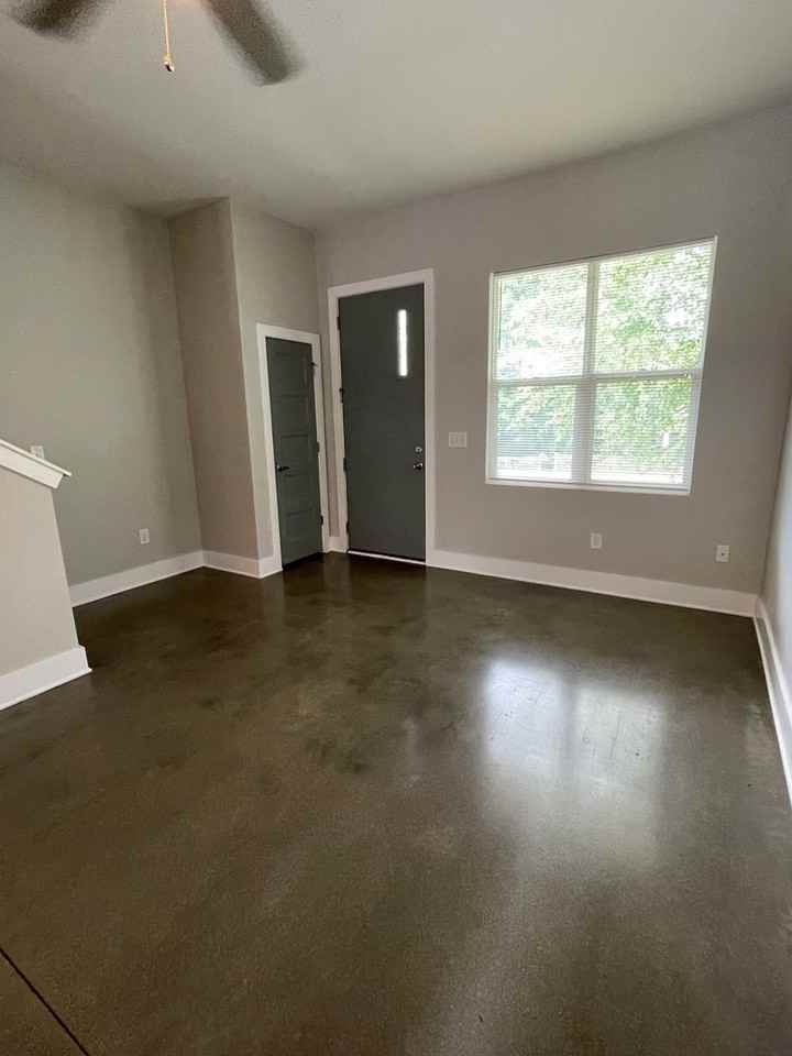 1901 Meridian St Apt B - Photo 3 of 24