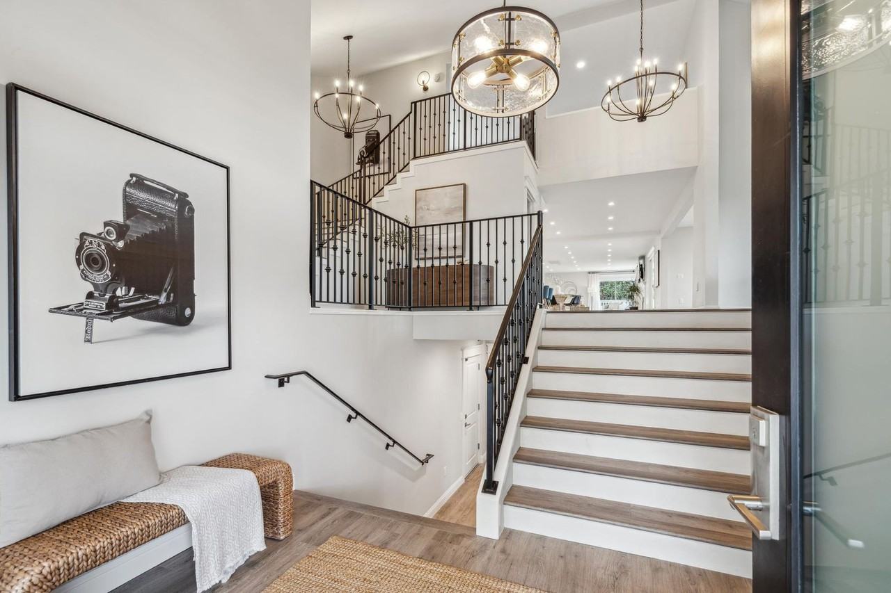 1019 Silverhill Dr - Photo 2 of 26