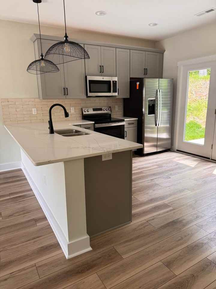 1029 Wythe Dr - Photo 3 of 26