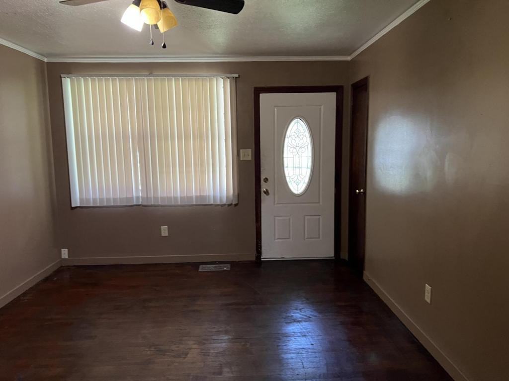 1223 Marydale Dr - Photo 2 of 8