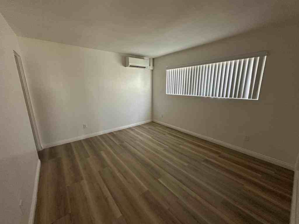 N Stoneman Ave - Photo 5 of 12